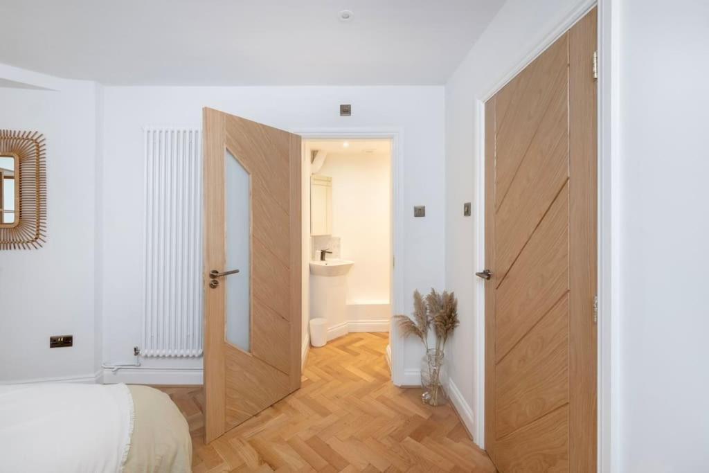 Spacious Apartment - 5 Minutes Walk To Bath Abbey Dış mekan fotoğraf
