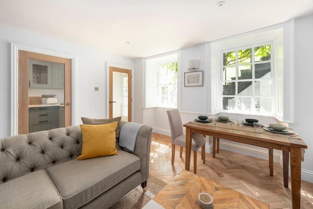 Spacious Apartment - 5 Minutes Walk To Bath Abbey Dış mekan fotoğraf