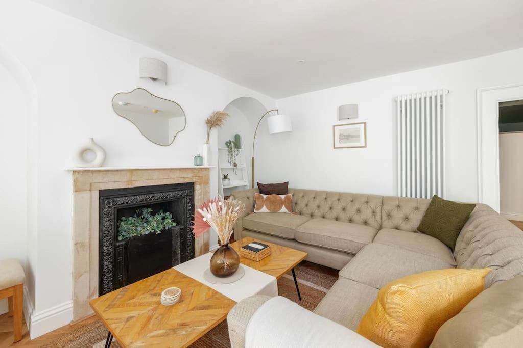 Spacious Apartment - 5 Minutes Walk To Bath Abbey Dış mekan fotoğraf