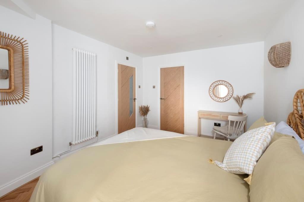 Spacious Apartment - 5 Minutes Walk To Bath Abbey Dış mekan fotoğraf